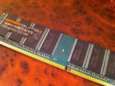 Лот: 3133261. Фото: 1. QUMO DDR1 1GB 400MHZ. Оперативная память