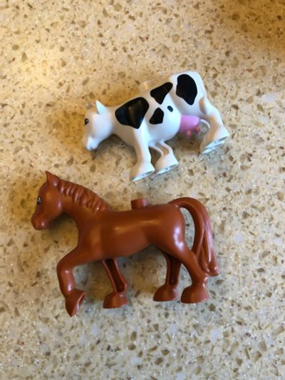 Лот: 17012679. Фото: 1. Лошадь и корова из Lego duplo. Конструкторы