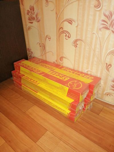 Лот: 16663368. Фото: 1. 6 пачек электродов одним лотом. Электроды, проволока для сварки