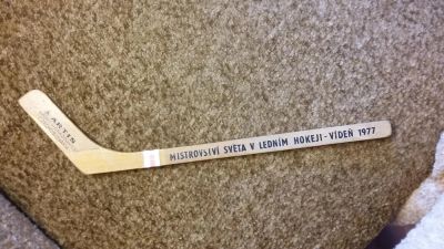 Лот: 6287570. Фото: 1. Клюшка с чемпионата мира czechoslovakia... Вещи известных людей, автографы