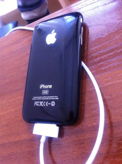 Лот: 3793836. Фото: 1. Iphone 3gs 32gb. Смартфоны