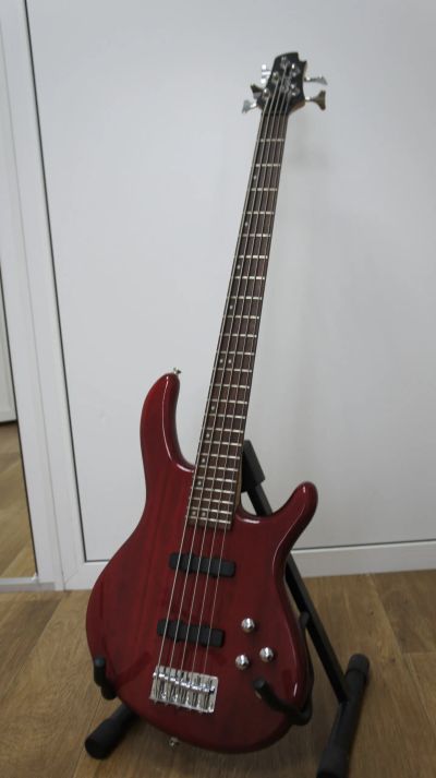 Лот: 19552371. Фото: 1. Cort action bass v plus с чехлом. Гитары