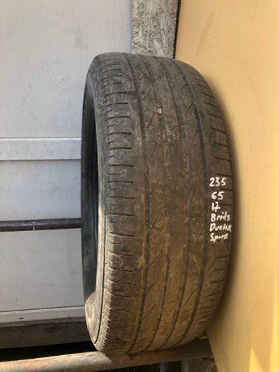 Лот: 20834745. Фото: 1. 1шт. 235-65-R17 Bridgestone Dueller... Шины