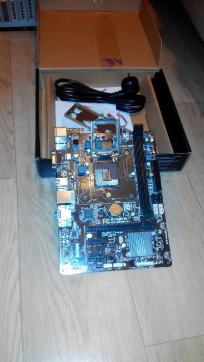 Лот: 8638141. Фото: 1. Продаю мать GigaByte Ga-H81M-S1... Материнские платы