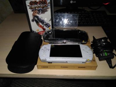 Лот: 9768127. Фото: 1. Sony PSP 2008 и 3008+2корпуса... Игровые приставки, консоли