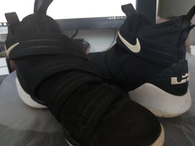 Лот: 20550406. Фото: 1. Кроссовки nike air zoom на липучках... Кеды, кроссовки, слипоны