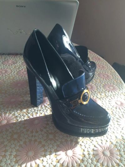 Лот: 5030719. Фото: 1. Туфли Versace синие лаковые. Туфли