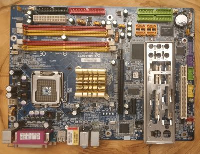 Лот: 18400193. Фото: 1. Материнская плата Gigabyte GA-8I945P... Материнские платы