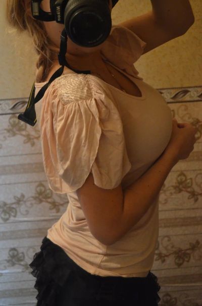 Лот: 3470755. Фото: 1. Бежевая милая кофта , с погонами. Блузы, рубашки, водолазки