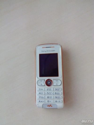 Лот: 9714035. Фото: 1. Sony Ericsson w200 + зарядка. Кнопочные мобильные телефоны