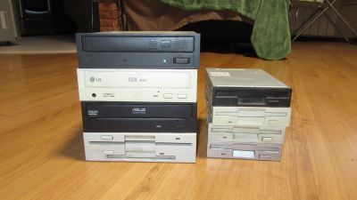 Лот: 17754156. Фото: 1. CD,DVD приводы. Приводы CD, DVD, BR, FDD