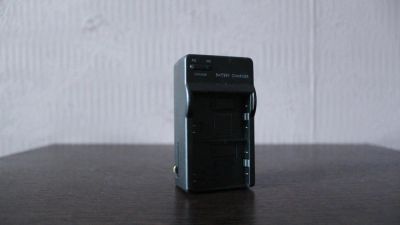 Лот: 6628681. Фото: 1. Зарядник для 2 аккумуляторов для... Аккумуляторы, зарядные