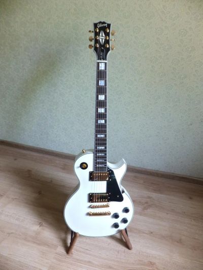 Лот: 4112003. Фото: 1. Gibson Les Paul Custom белый. Гитары