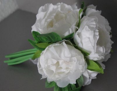 Лот: 7116839. Фото: 1. Букет из 5 белых искусственных... Искусственные и сувенирные цветы