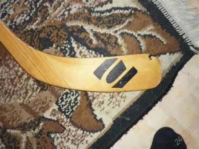 Лот: 2357818. Фото: 1. Продам хоккейную клюшку__правая... Мячи, ракетки, шайбы, клюшки