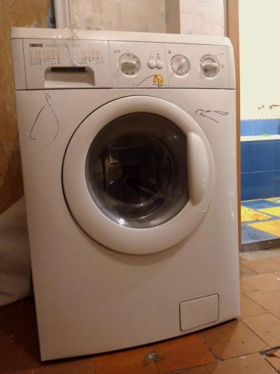 Лот: 3581371. Фото: 1. Zanussi, 1050 оборотов, не исправна. Стиральные машины