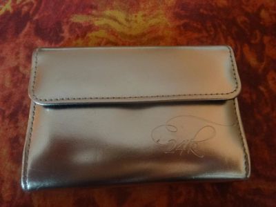 Лот: 6274042. Фото: 1. Косметичка Avon 24Corate (под... Аксессуары