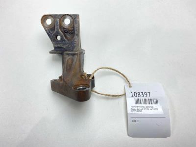Лот: 25188707. Фото: 1. Кронштейн опоры двигателя Toyota... Двигатель и элементы двигателя