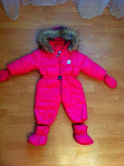 Лот: 3283397. Фото: 1. Зимний Комбинезон Moncler на девочку. Верхняя одежда