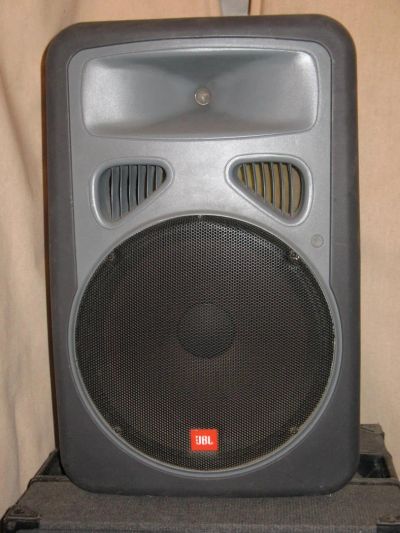 Лот: 4106435. Фото: 1. JBL EON15 (USA) универсальные... Эстрадная акустика и усилители
