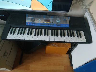 Лот: 21037993. Фото: 1. Синтезатор с подставкой. Клавишные