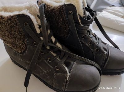 Лот: 19836795. Фото: 1. Ботинки женские зимние 41 размер. Кеды, кроссовки, слипоны
