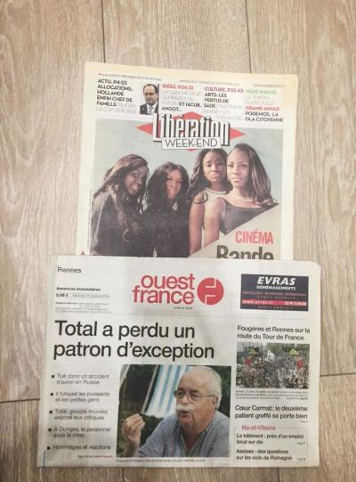 Лот: 9443612. Фото: 1. 2 газеты на французском языке. На иностранном языке