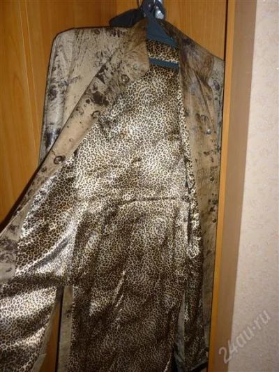 Лот: 1765635. Фото: 1. Кожаный плащ р-р 42 (приобретен... Верхняя одежда