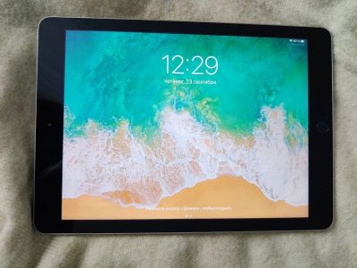 Лот: 18107864. Фото: 1. Ipad 2017 5th gen 9.7 32 gb space... Планшеты