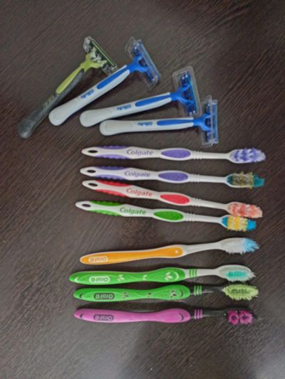 Лот: 24591698. Фото: 1. Станки Gillette, щетки Colgate... Бритвенные станки и лезвия