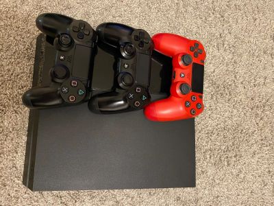 Лот: 17040369. Фото: 1. PlayStation 4 500Gb + 3 геймпада... Игровые приставки, консоли