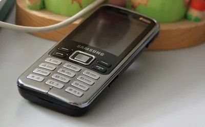 Лот: 3566987. Фото: 1. 2 тел. Samsung C3322 на гарантии... Кнопочные мобильные телефоны
