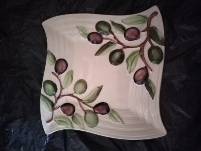 Лот: 23044215. Фото: 1. Тарелка с оливками. Предметы сервировки