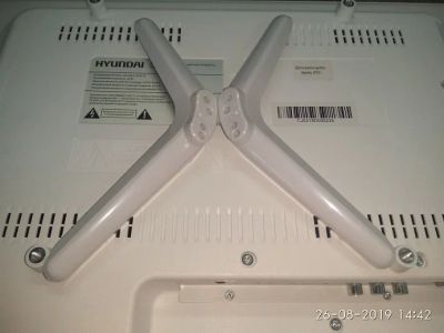 Лот: 14457356. Фото: 1. ножки tv Hyundai H-LED32R401WS2. Кронштейны, стойки, подставки