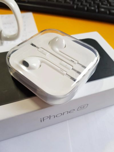 Лот: 10409331. Фото: 1. Гарнитура iPhone EarPods оригинал. Красноярск