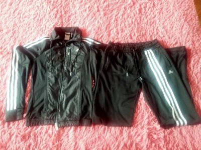 Лот: 16558466. Фото: 1. Спортивный костюм adidas р.44-46... Комплекты, комбинезоны, костюмы