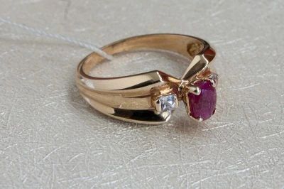 Лот: 2937913. Фото: 1. кольцо с рубином и белыми сапфирами. Кольца, перстни