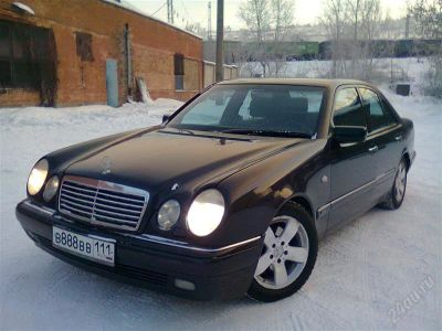 Лот: 996760. Фото: 1. MERCEDES-BENZ E240 AVANTGARDE. Автомобили