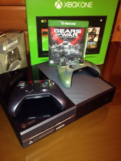 Лот: 6883802. Фото: 1. X-box one 500Gb + Gears of war... Игровые приставки, консоли