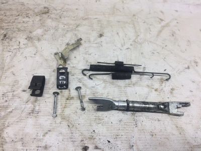 Лот: 21412607. Фото: 1. механизм стояночного тормоза Subaru... Двигатель и элементы двигателя