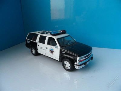 Лот: 2398114. Фото: 1. Chevrolet Suburban Police 1\36... Автомоделизм