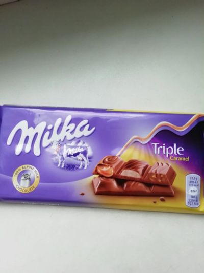 Лот: 13917043. Фото: 1. Шоколад Milka Triple Caramel 90... Шоколад, конфеты