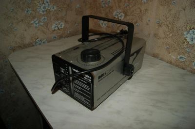 Лот: 8241151. Фото: 1. Дым машина involight FM - 900. Световое оборудование
