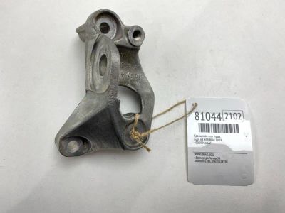 Лот: 21440510. Фото: 1. Кронштейн КПП Audi A8 2003 4E0399114AF... Кузов