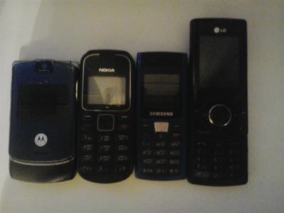 Лот: 2982792. Фото: 1. 3 телефона(motorola,samsung,lg... Кнопочные мобильные телефоны