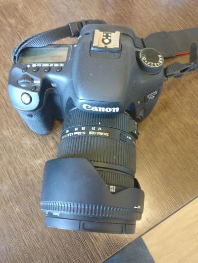 Лот: 9340261. Фото: 1. Продам Canon 7D с объективом SIGMA... Цифровые зеркальные