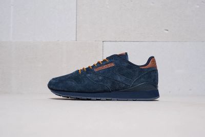 Лот: 11617756. Фото: 1. Кроссовки Reebok Classic Suede. Кеды, кроссовки, слипоны