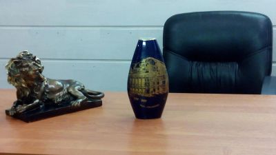 Лот: 4777541. Фото: 1. Ваза кабинетная. Фарфор, керамика