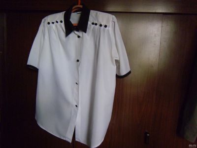 Лот: 14621614. Фото: 1. Блузка белая с чёрным воротником... Блузы, рубашки