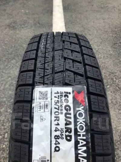 Лот: 23643903. Фото: 1. Зимняя резина 175/70 R-14 "Yokohama... Шины
